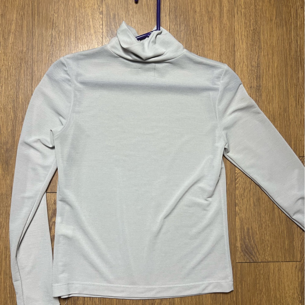 Elegant Light Gray Long Sleeve Top - Picture 3 of 3